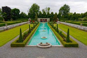 Italian Garden with large water feature at Parkwood Estates